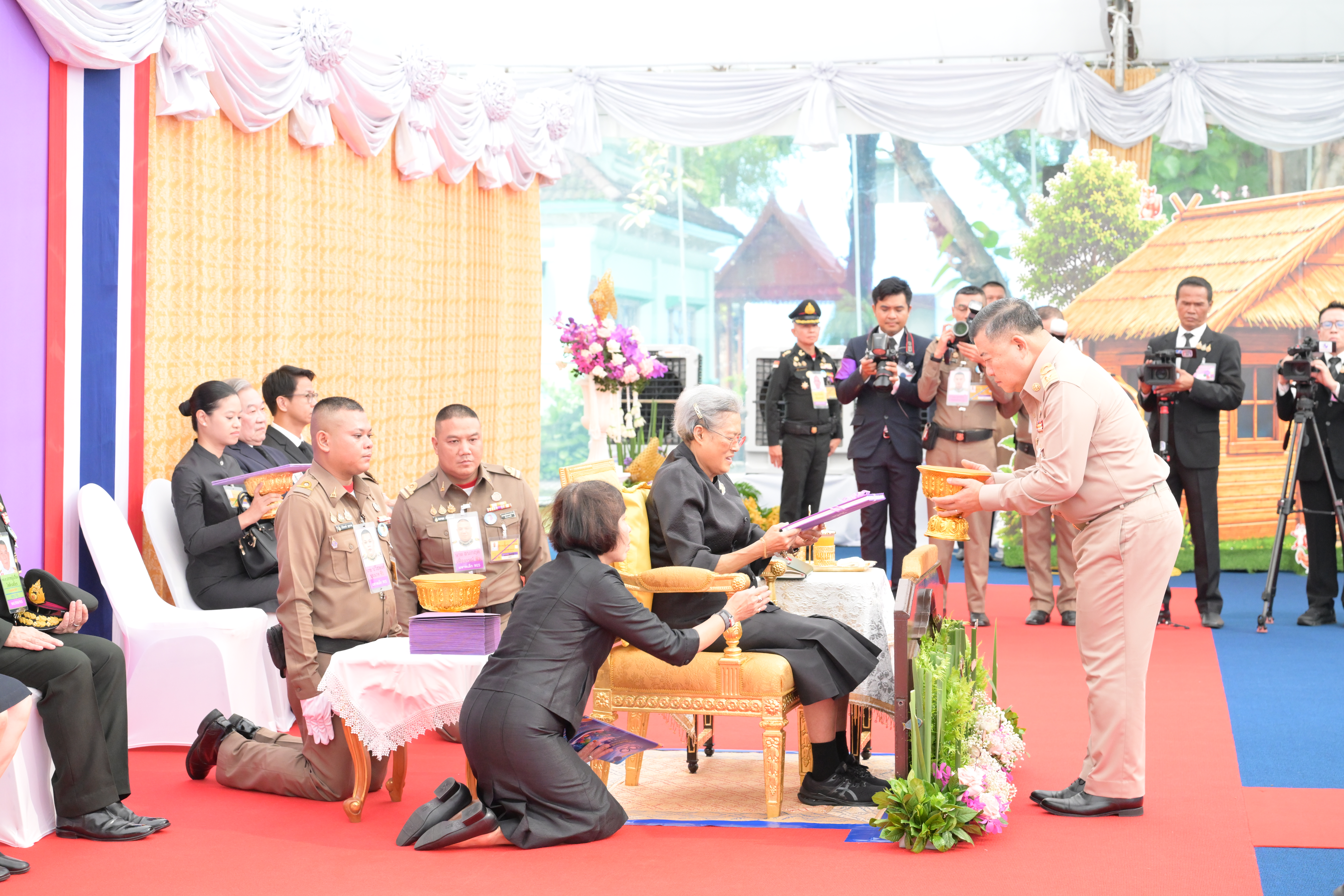 title - สำนักงานการปฏิรูปที่ดินเพื่อเกษตรกรรม ร่วมเฝ้าฯ รับเสด็จ สมเด็จพระกนิษฐาธิราชเจ้า กรมสมเด็จพระเทพรัตนราชสุดาฯ สยามบรมราชกุมารี เสด็จเป็นองค์ประธานเปิดงาน “วันสถาปนากรมประมง ครบรอบ 100 ปี”